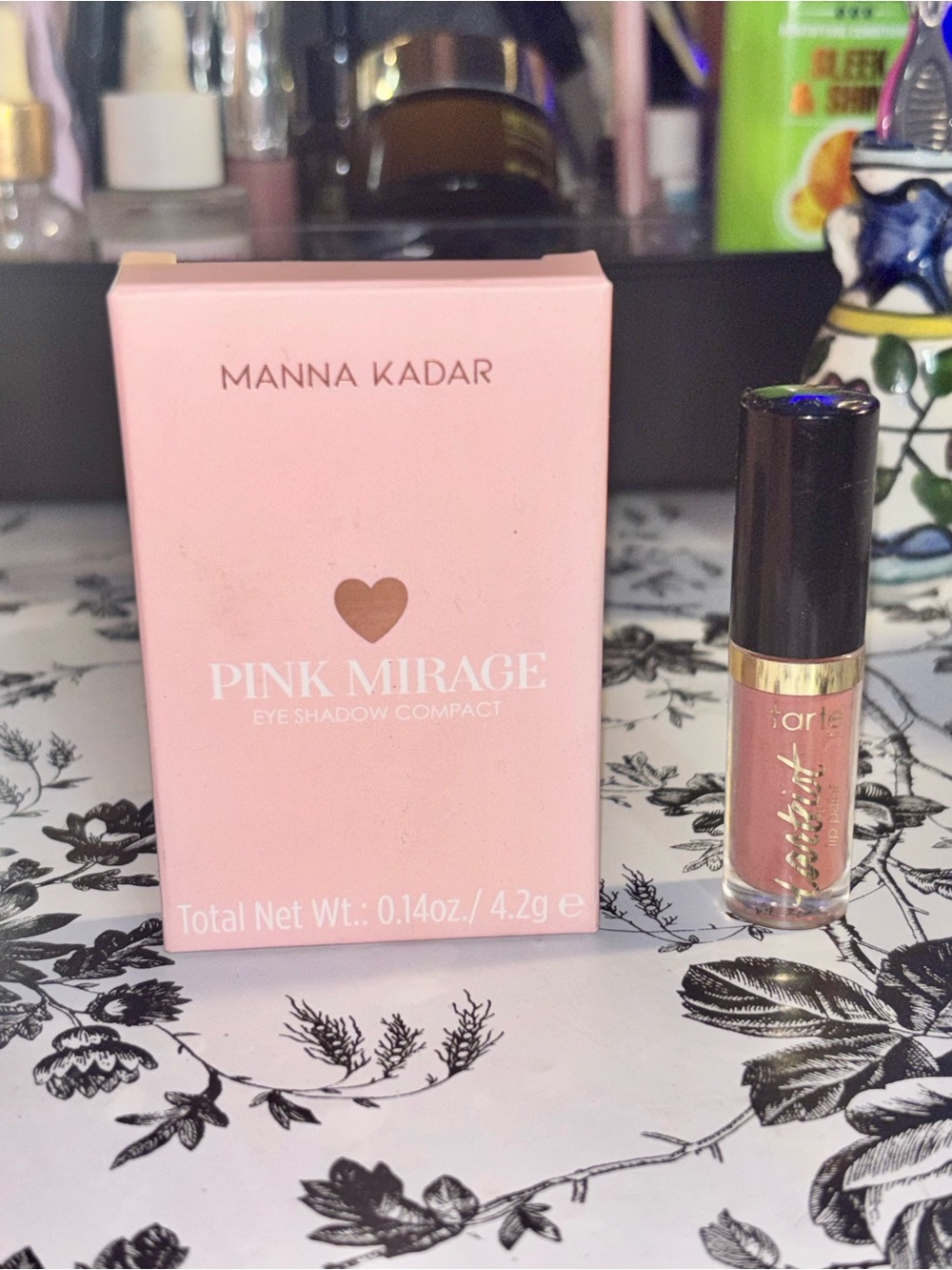 Manna Kadar Pink Mirage Eyeshadow Compact - Soft Pink Shade